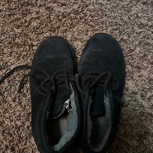 These are UGG boots they are black